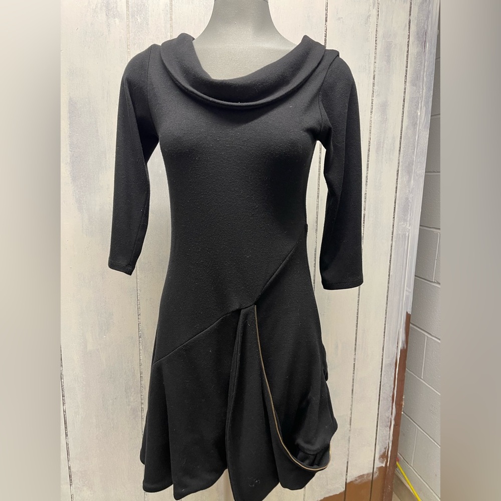 Eve Gravel Elegant Black Dress